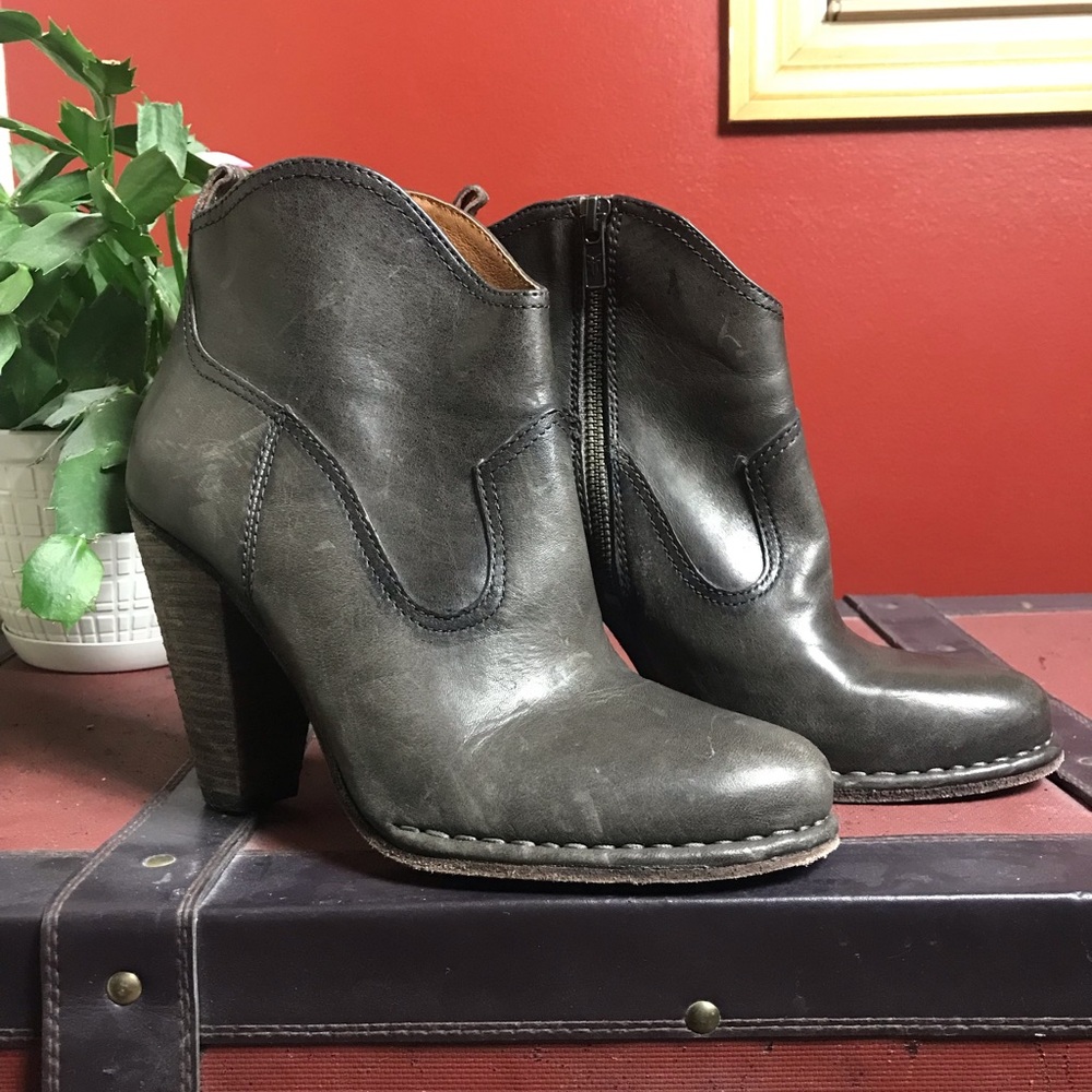 🏇 Frye Madeline Leather short bootie in Smoke - Picture 1 of 9